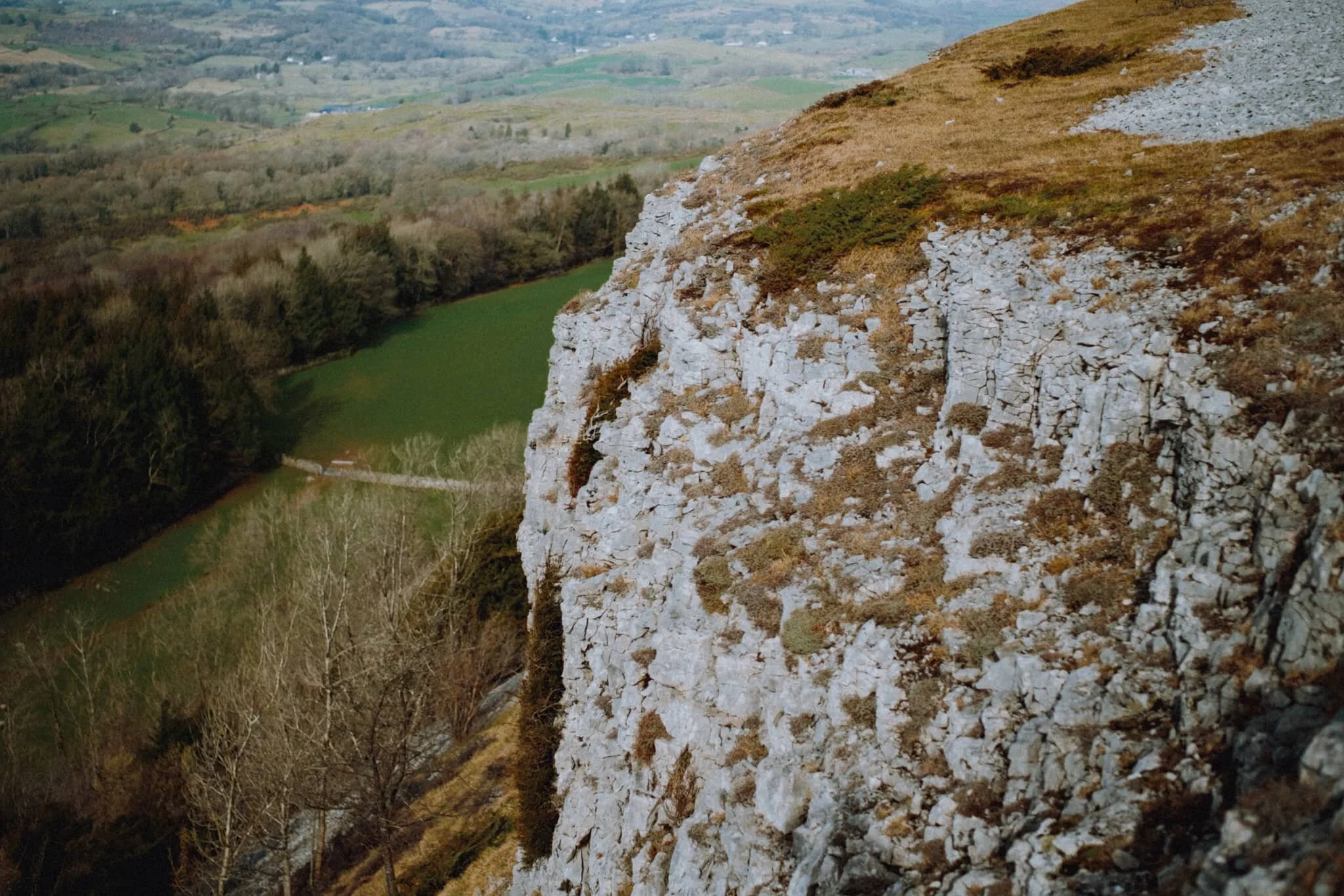  The cliffs of Scout Scar south of Hodgson&rsquo;s Leap are some of the most dramatic in this landscape. I wanted to emphasise the sheer drop towards the valley floor. 
