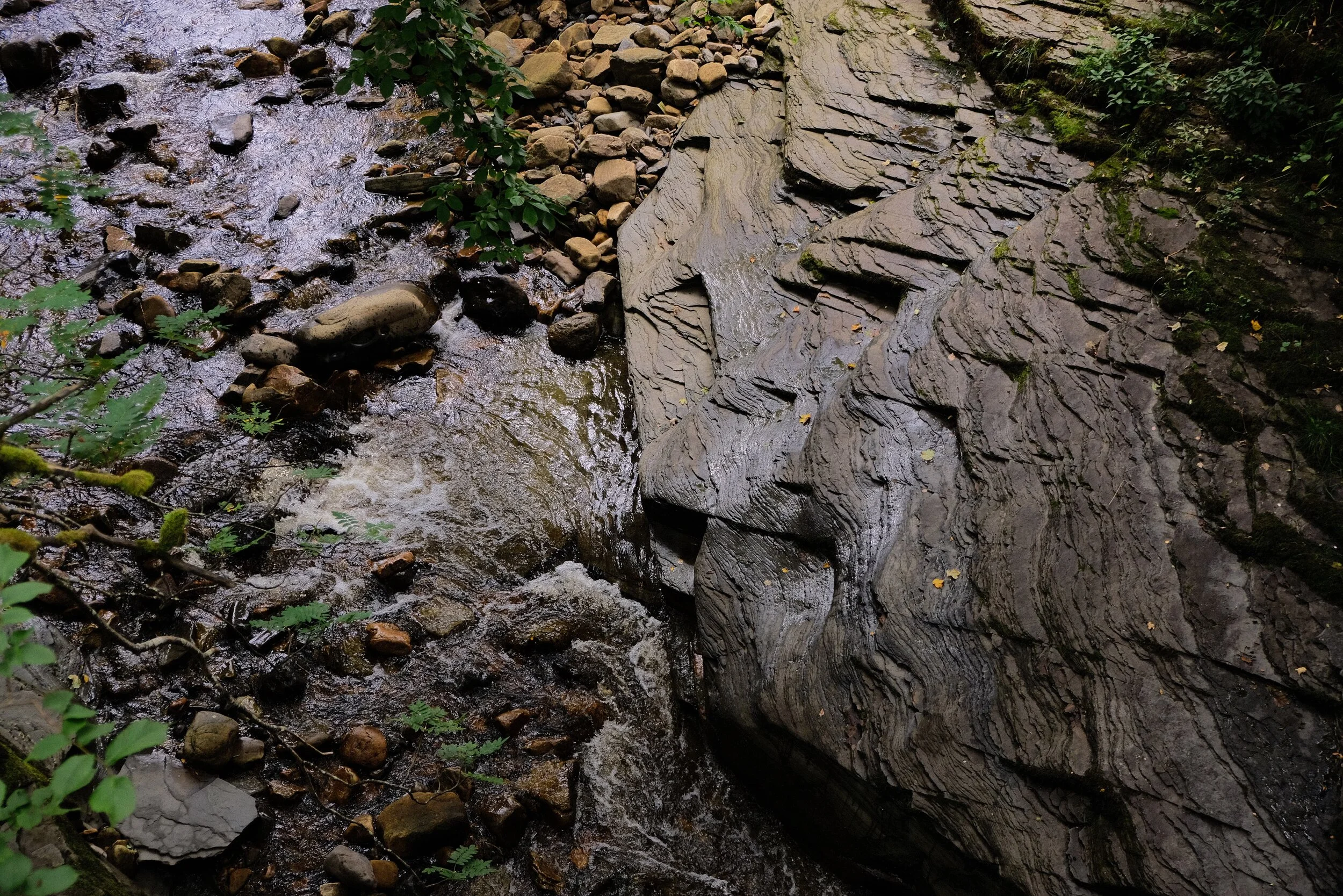  Fascinating rock formations formed by the South Tyne river. 
