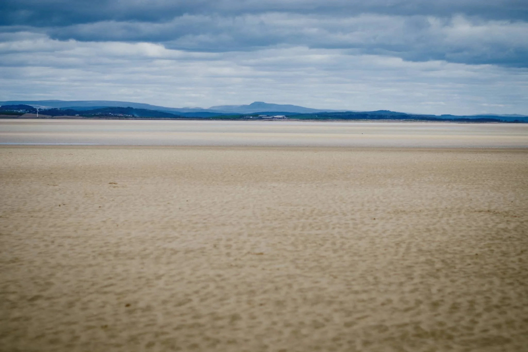  Even in overcast conditions, you could clearly see Ingleborough (723 m/2,372 ft) from the beach, 43 km away in the Yorkshire Dales. 