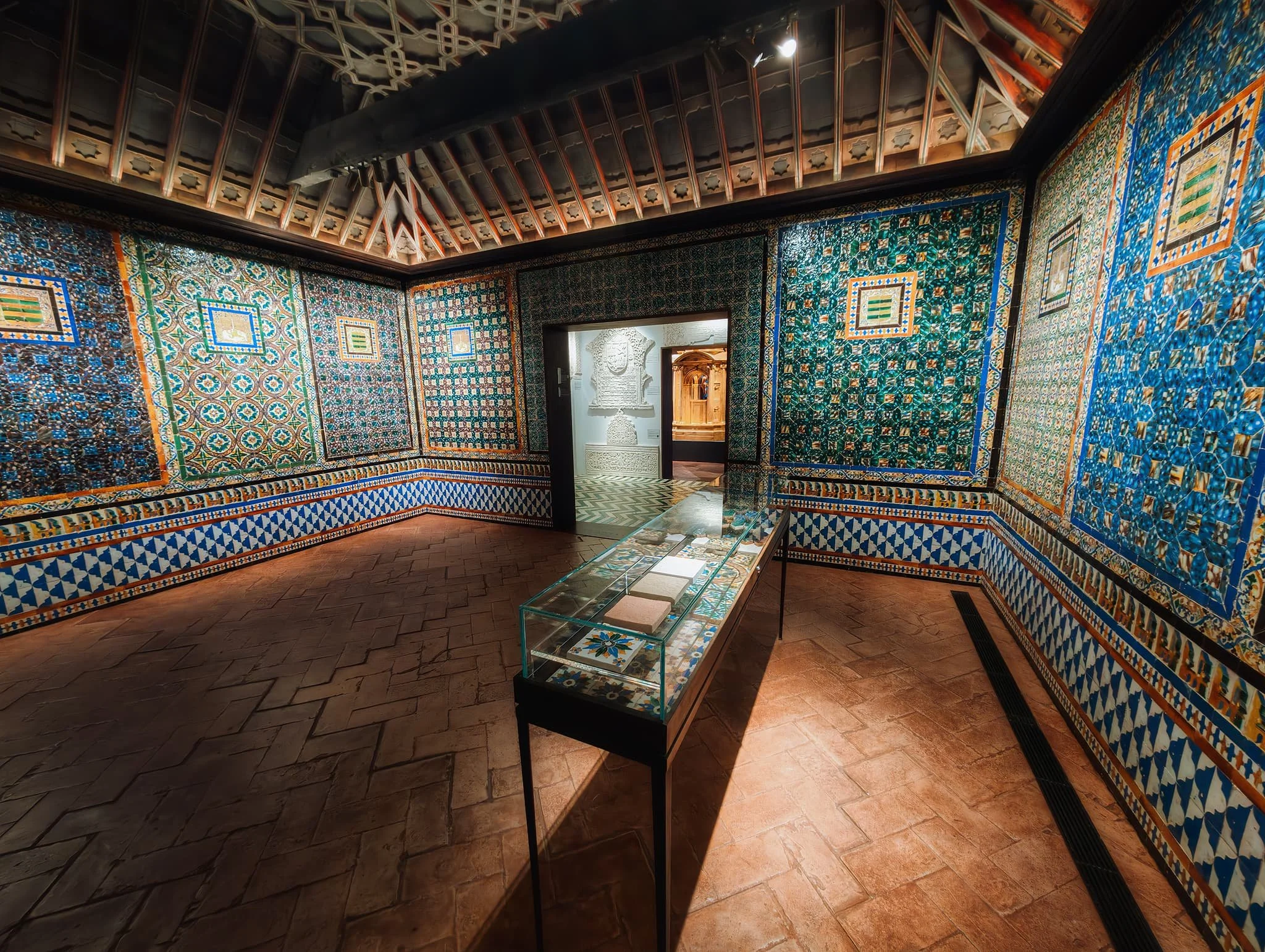  On the top floor a facsimile of Grenadan Spain is brought to life through photogrammetry, digital 3D printing and handcrafting. Terracota floors and Moorish tiling put visitors 400 years into the past, where the likes of Velázquez learned their trade. 