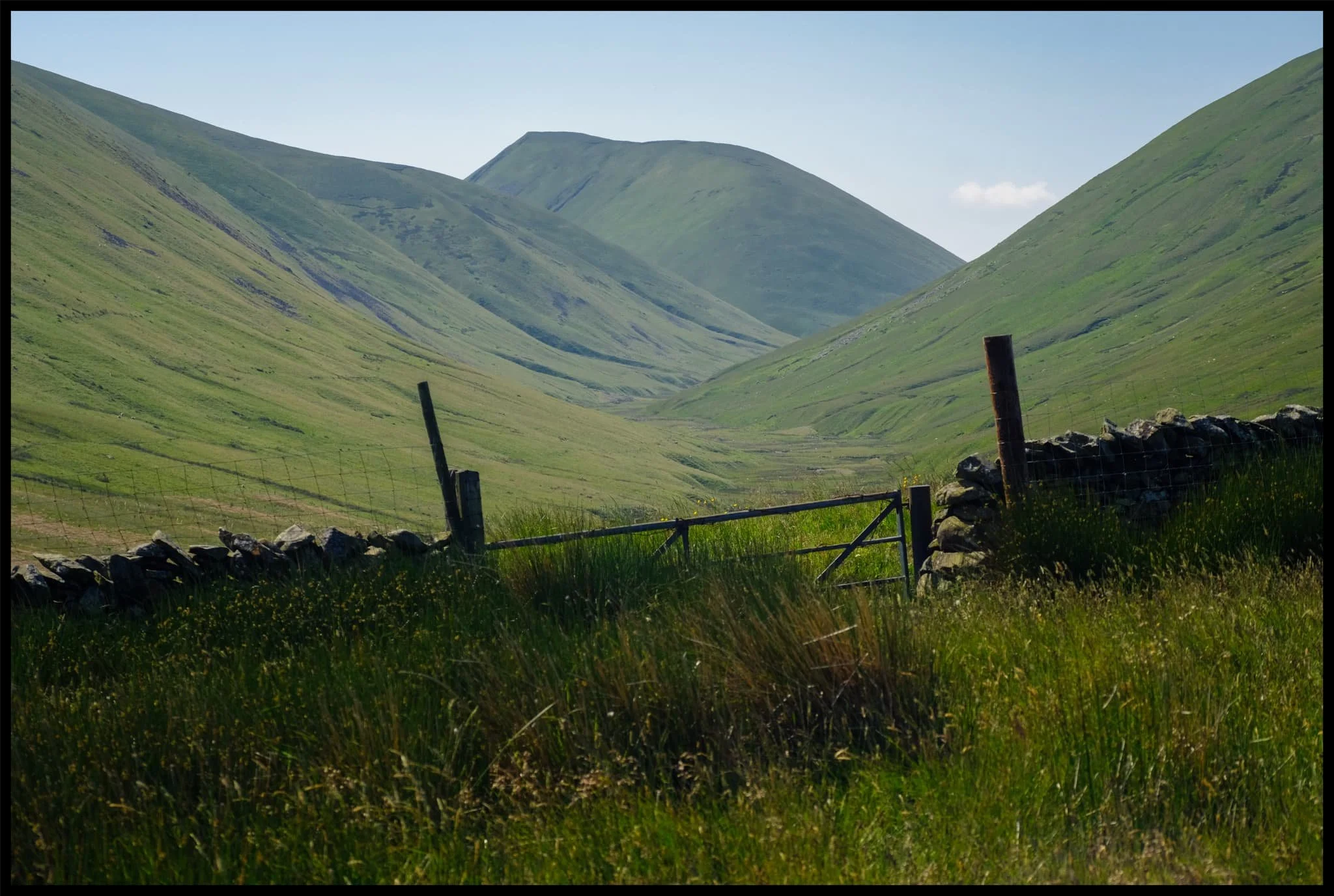  Leaving Bowderdale village, the path climbs up and I catch my first glimpse of Yarlside (639 m/2,096 ft), all the way down Bowderdale. 