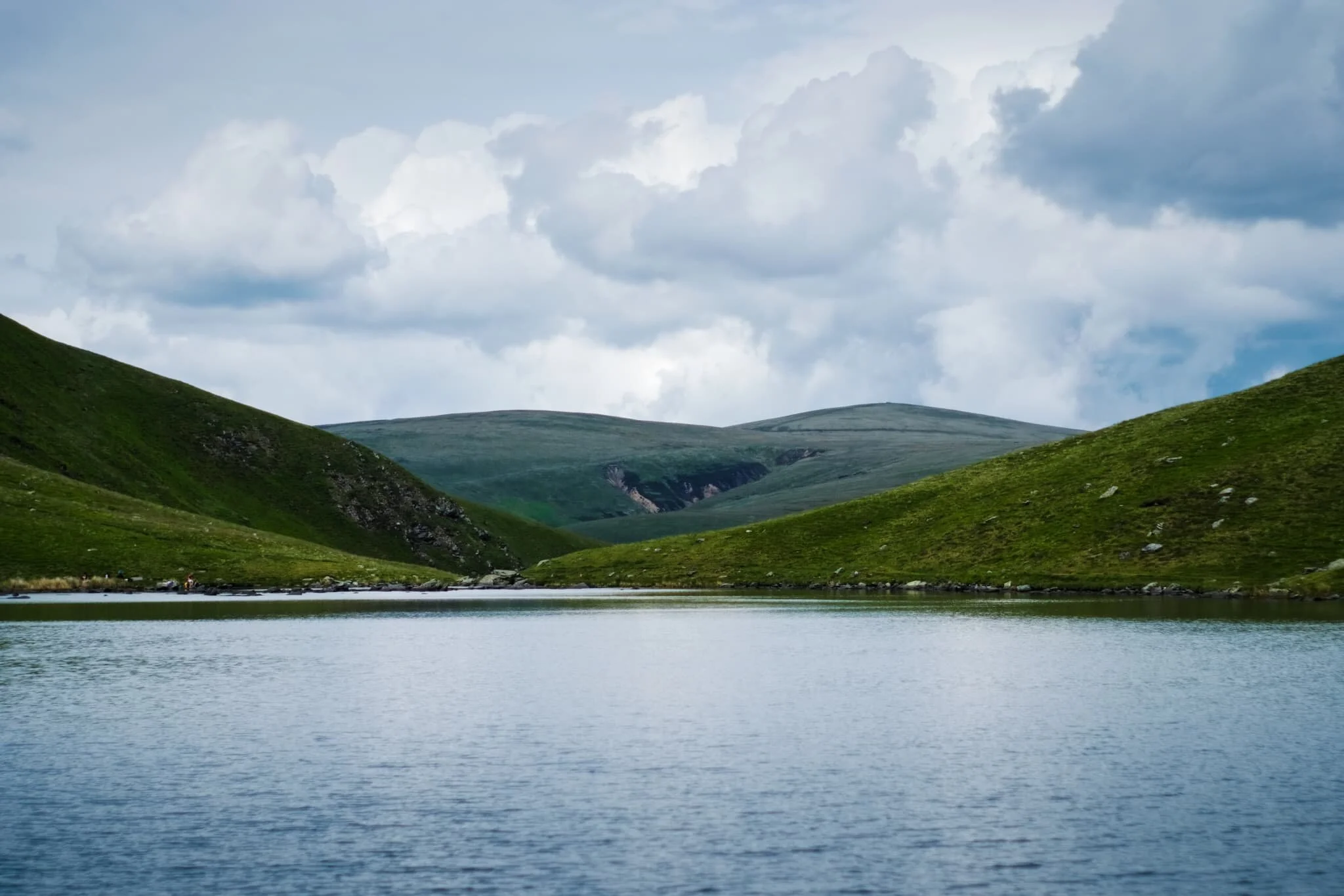  Lisabet and I gingerly navigated around the shore of the tarn, picking out photos along the way. Underneath Tarn Crags, I looked back to the outflow of the tarn and made this composition incorporating the distant summit of Carrock Fell. 