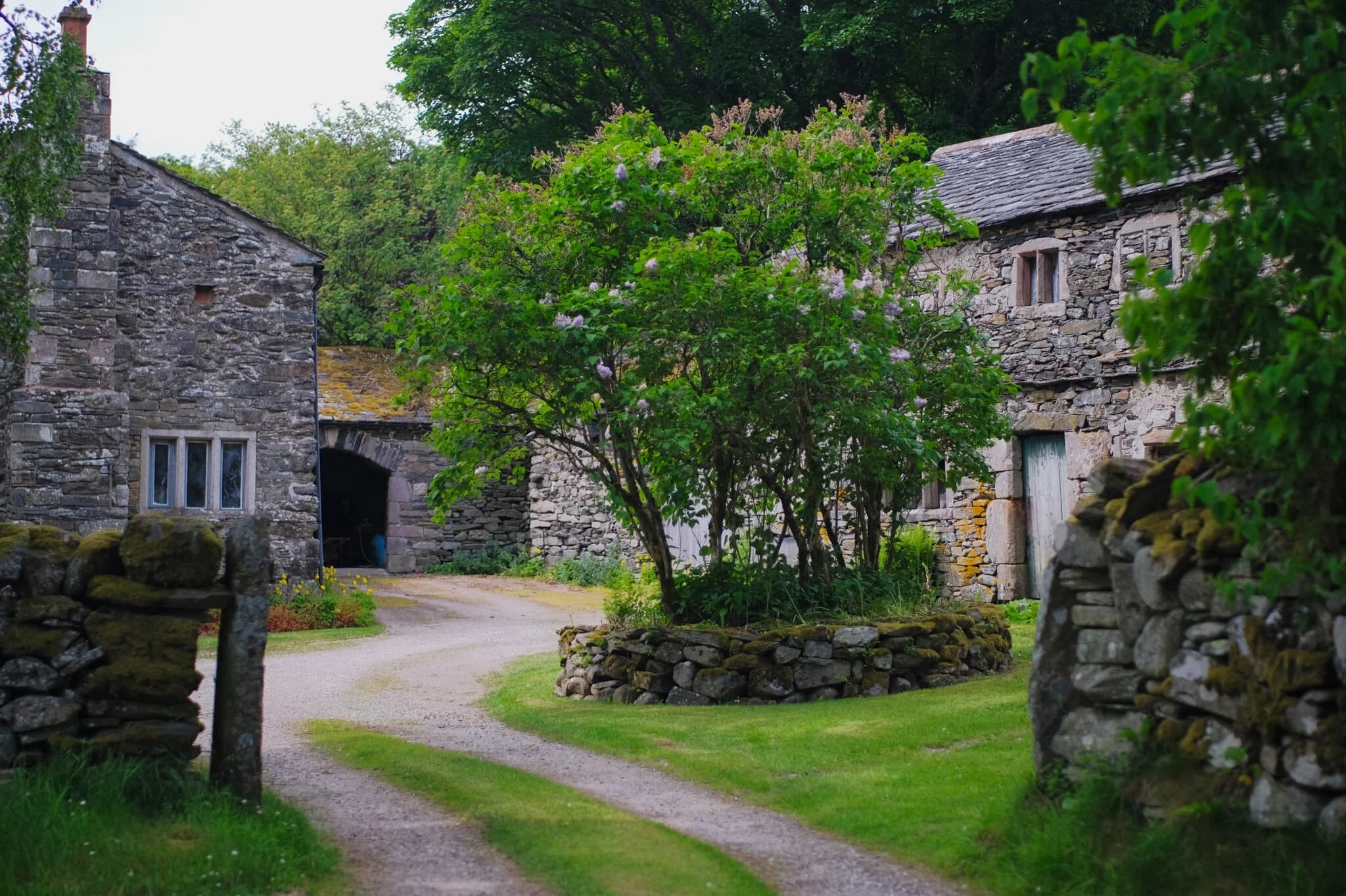  Roundhouse Farm marks the point where we join the path on the northern side of Mosedale and head back east to the car. The earliest parts of the farm date back to 1702 AD. 