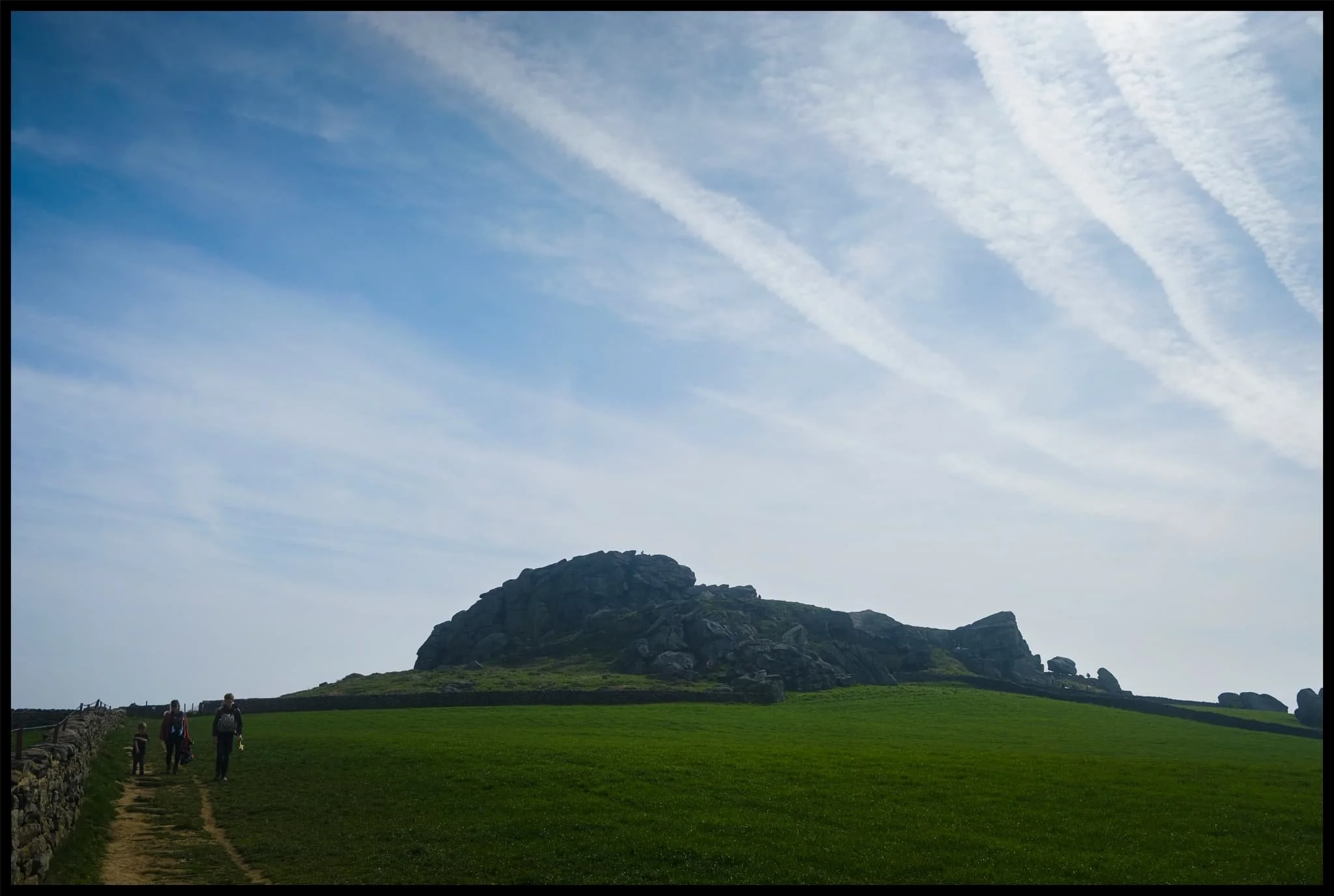  After exploring Coldstones Cut and appreciating the art and views, we ventured south near North Rigton. Here one can enjoy quick access to the imposing Almscliffe Crag. 