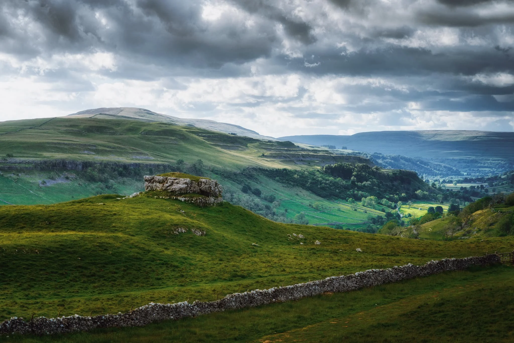  Before descending back down towards the village, I sought a composition that &ldquo;described&rdquo; the Conistone Pie well. This was the best I could do. You can see why it&rsquo;s called  a pie!  
