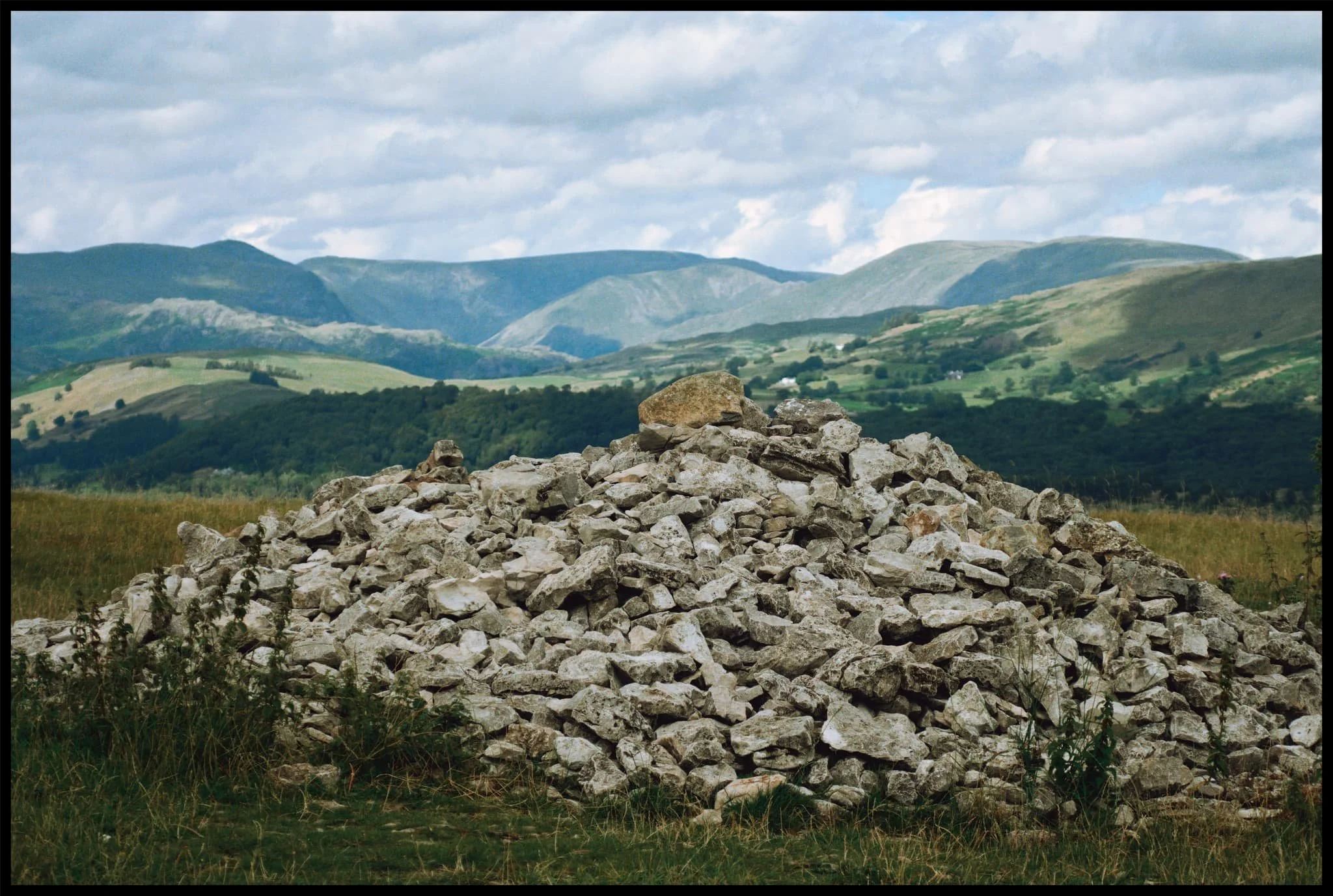 The summit cairn and the crackin&rsquo; views all the way towards the Kentmere fells. 