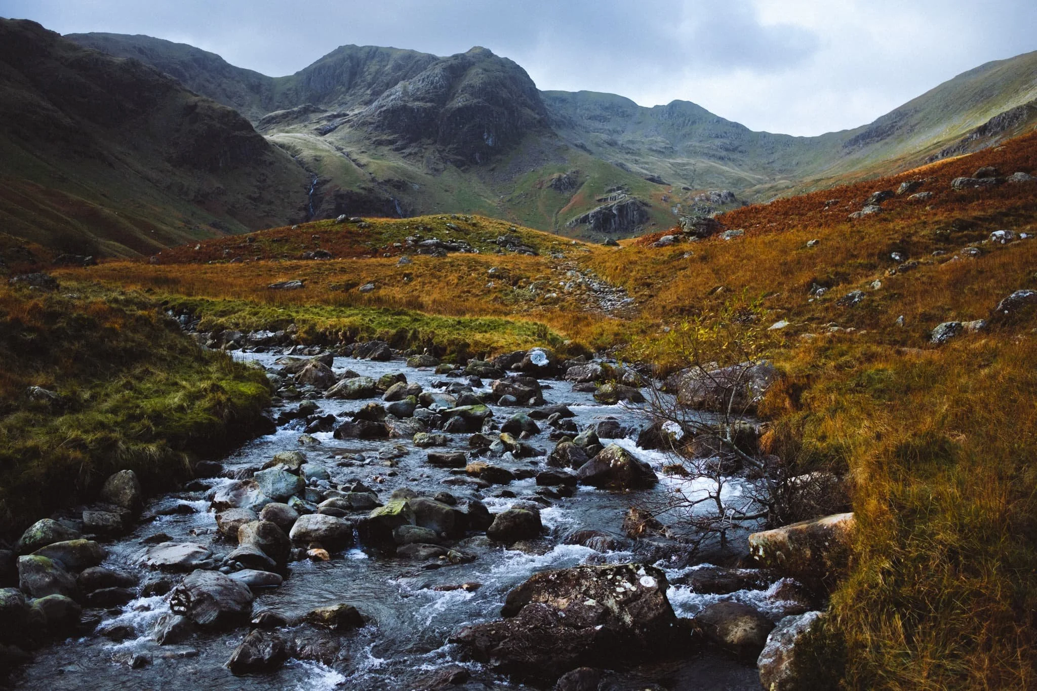  At various points, the &ldquo;trail&rdquo; gets close enough to Deepdale Beck, allowing for compositions such as this. 