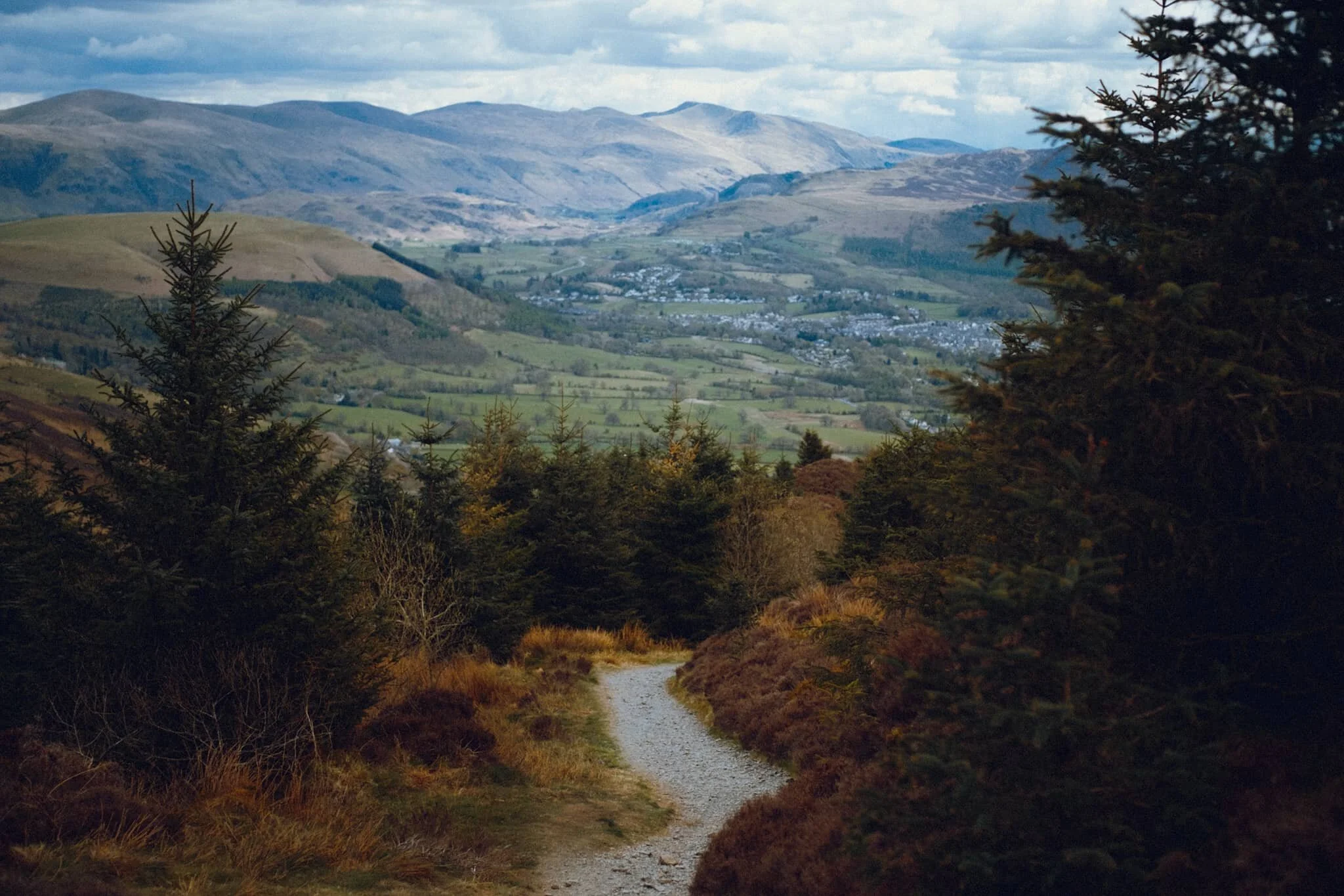  I have to remind myself, when I&rsquo;ve got my head down hiking up a fell, to always look back. Had I not done so, I would&rsquo;ve missed this! The view all the way back towards the Helvellyn range, and you can even clearly see the Helvellyn (950 m/3,118 ft) summit itself, catching some highlighting! 