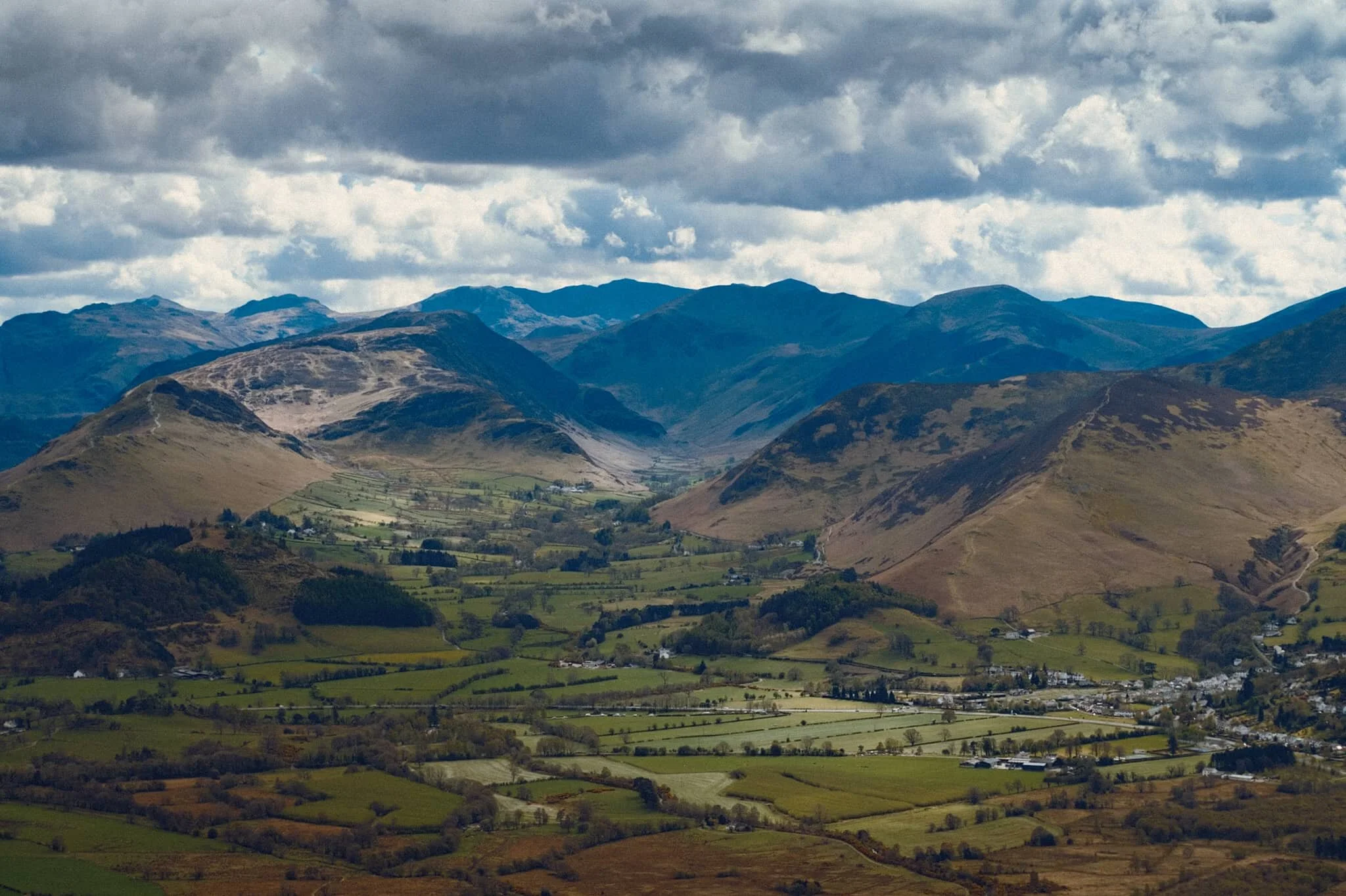 I popped on my 55mm lens to zoom in further and pick out specific scenes from the vast panorama available from the summit of Dodd. The Newland valley and fells, in particular, were looking absolutely splendid. 