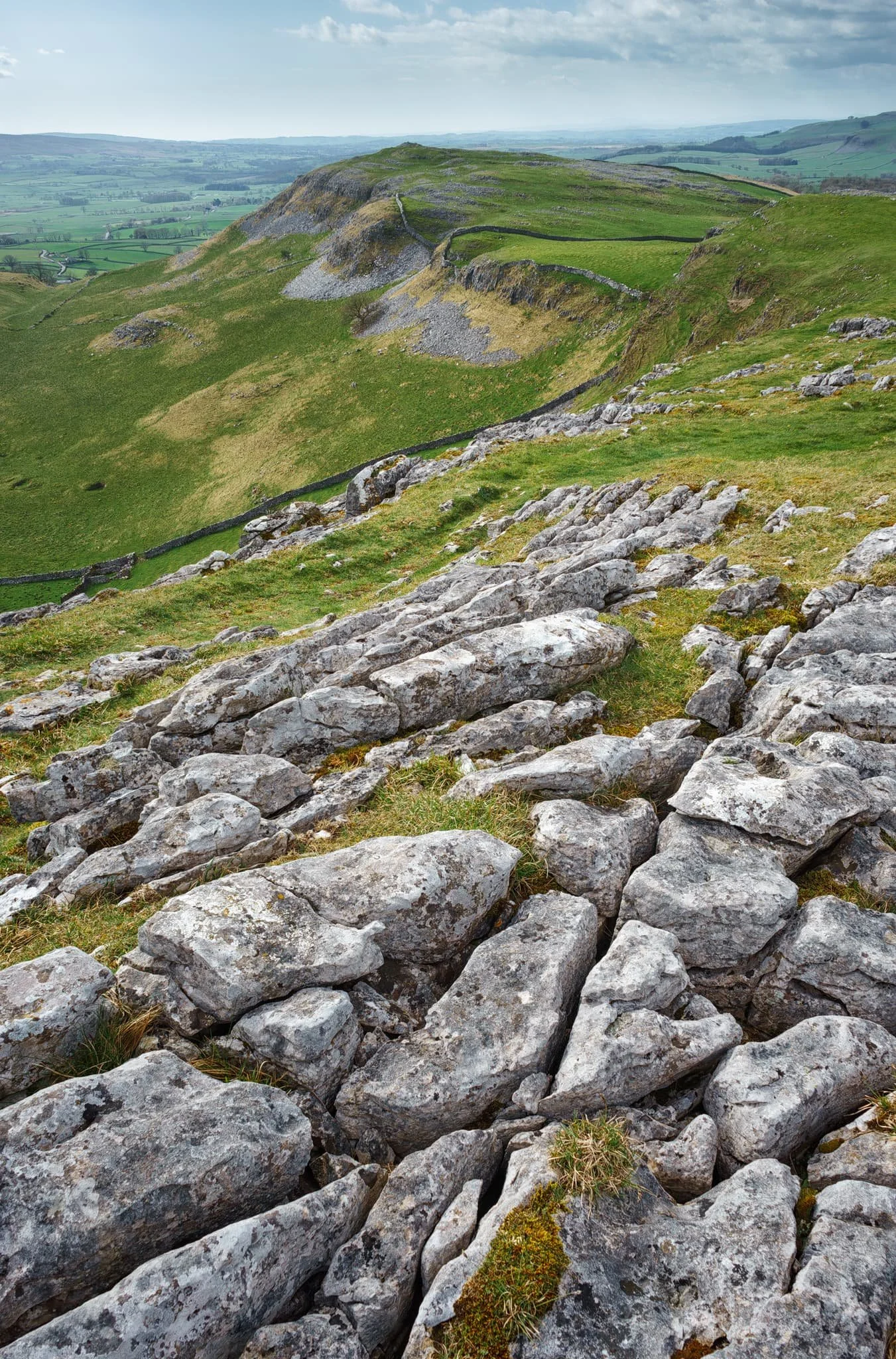  Another variation from the summit of Smearsett Scar, using the exposed clints and grikes as a leading line towards Pott Scar. 