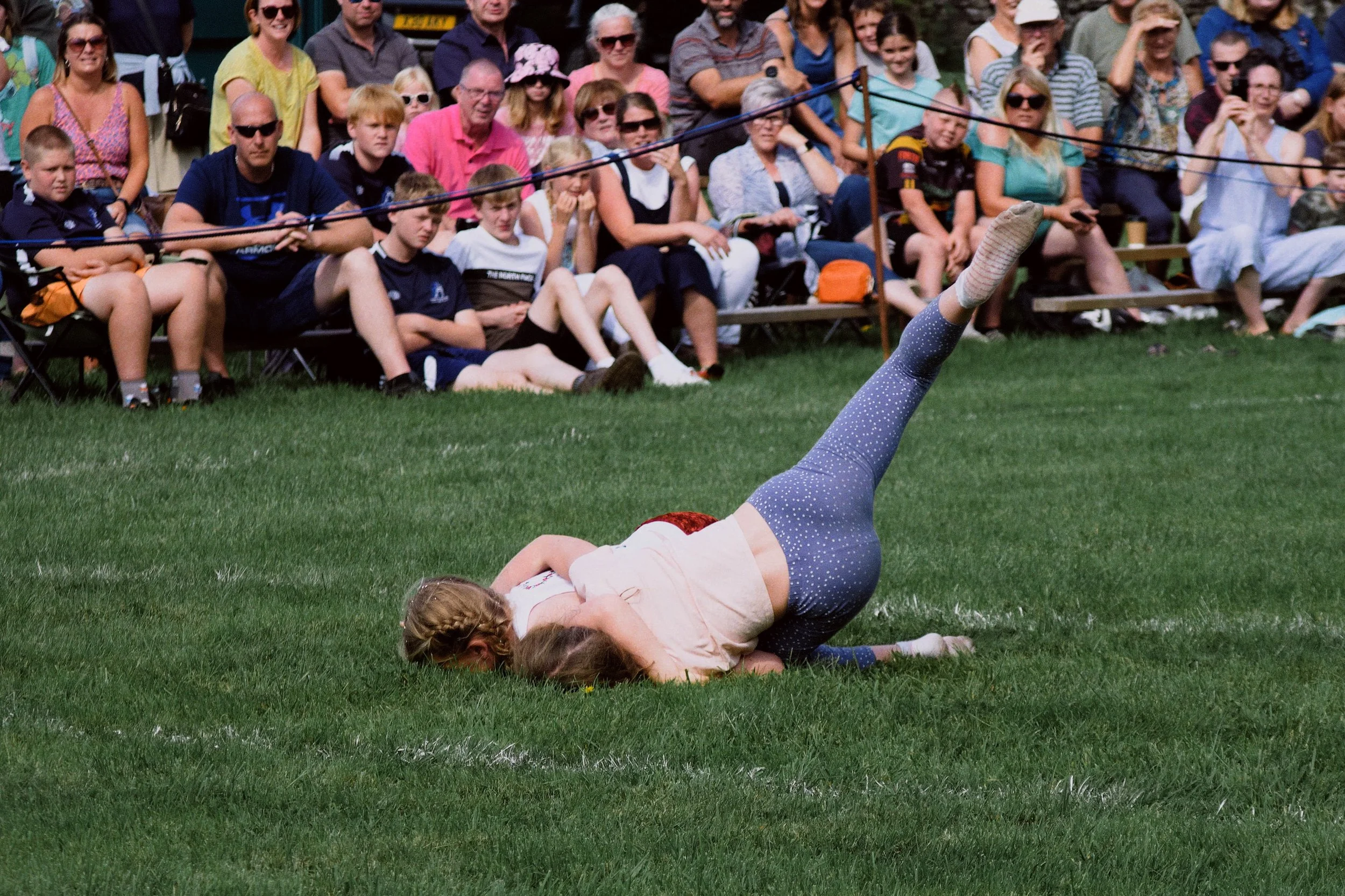  A win can also be achieved if either wrestler loses their grip on the other while the opponent still retains their hold. 