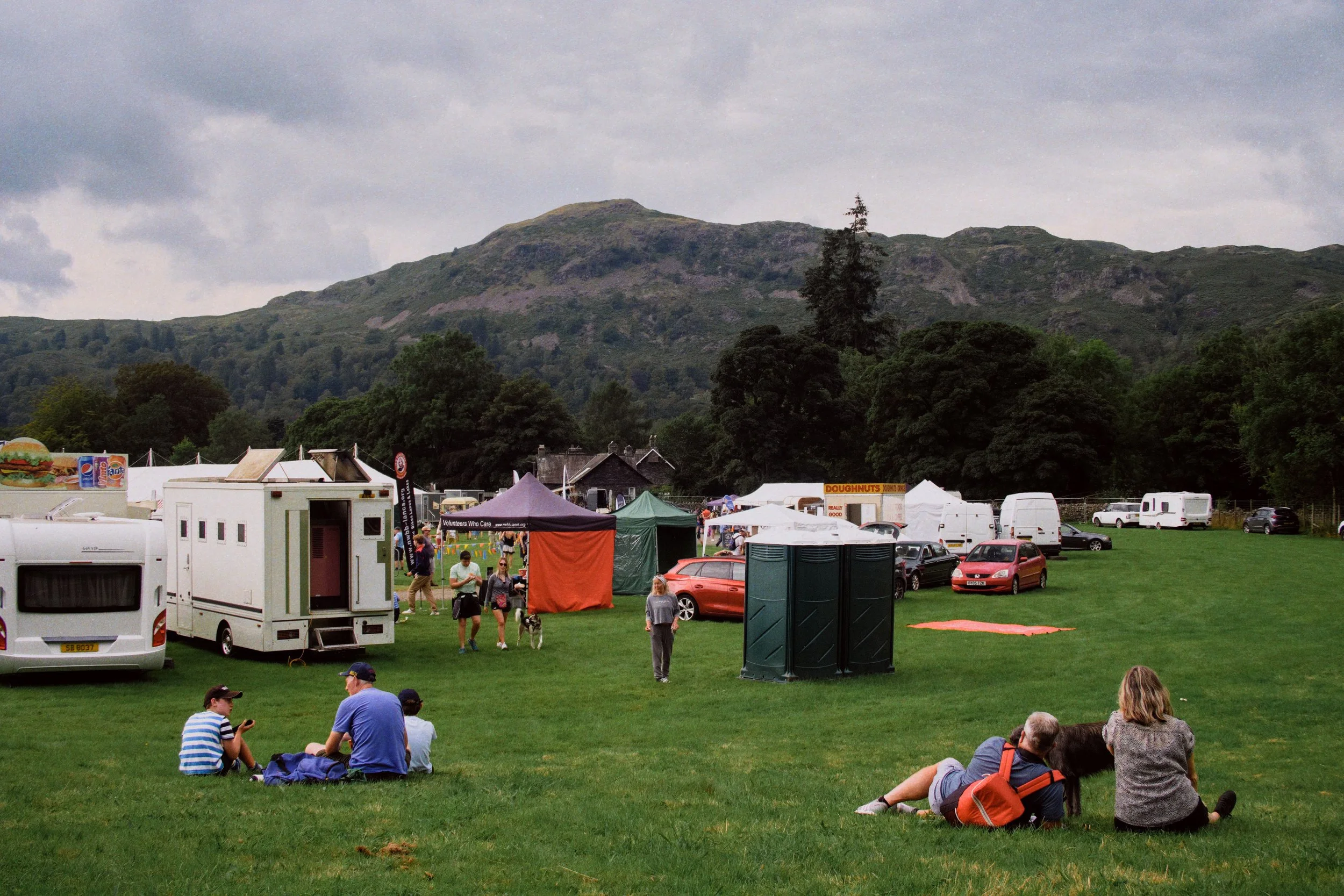  We rested up on a bank for a spot of lunch, taking in the atmosphere of the event. 