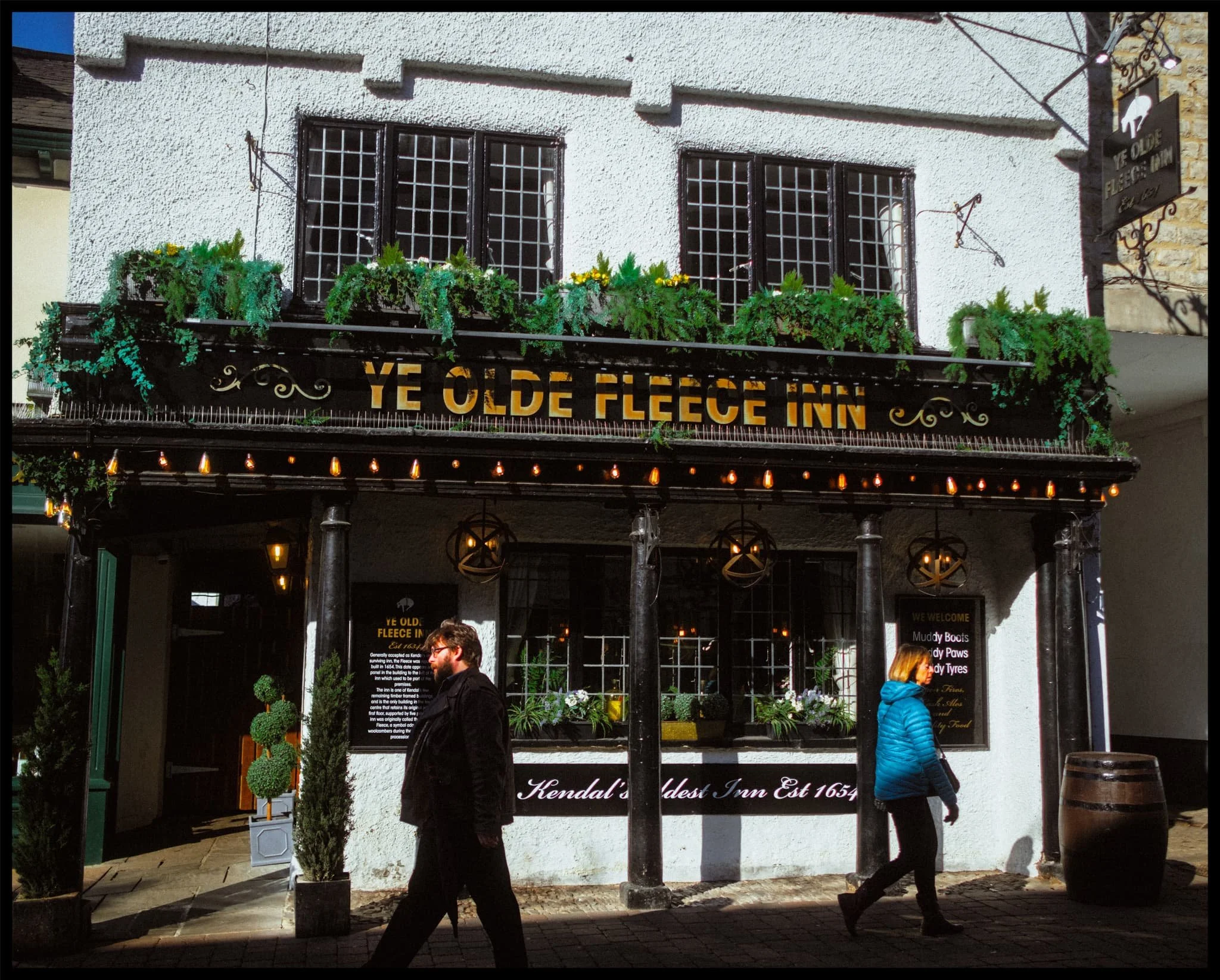  One of the oldest surviving pubs in Kendal,  Ye Olde Fleece Inn . Built in 1634. 