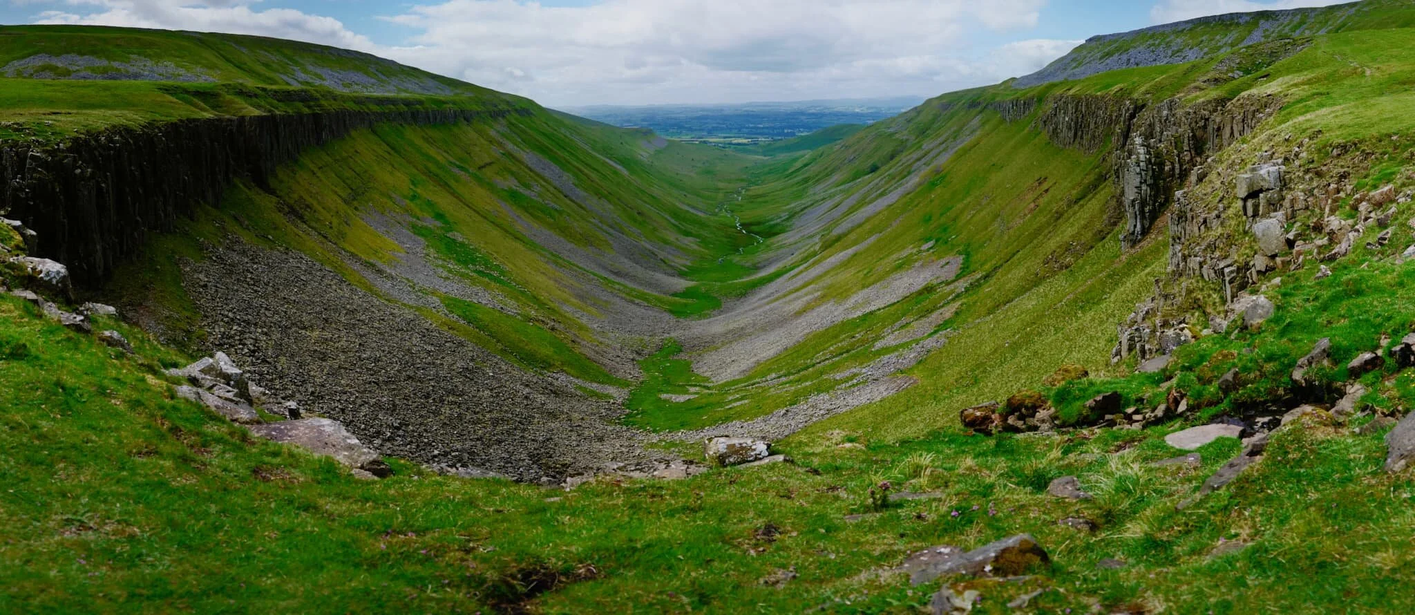  8 vertical frames, shot left to right and stitched together into a single panorama, reveal the full striking extent of High Cup Nick. A truly epic view of the &ldquo;Grand Canyon of North England&rdquo;. 