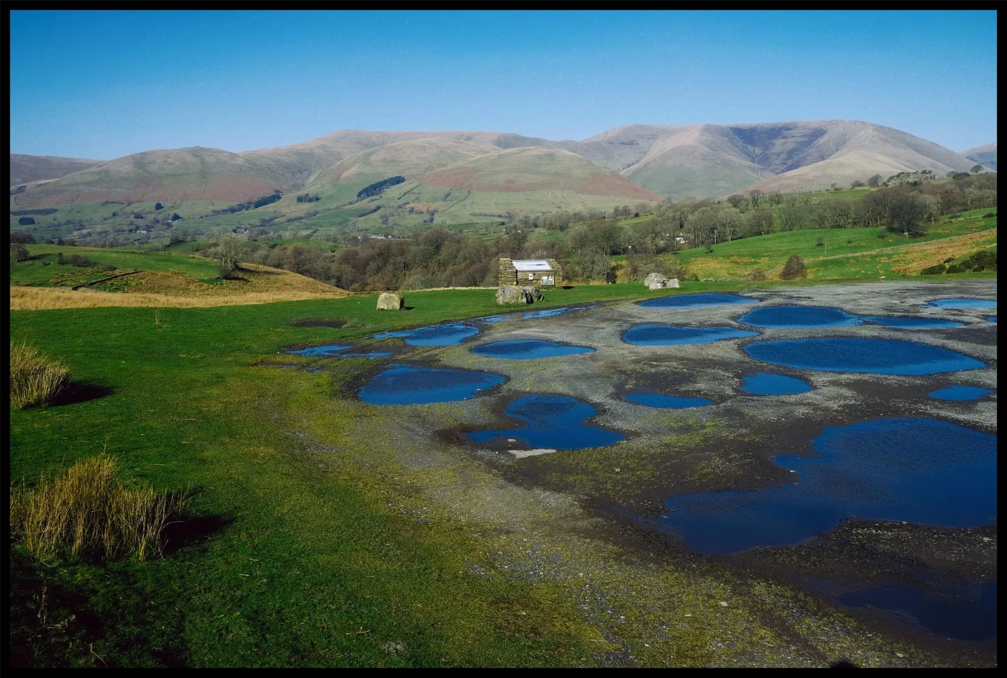  Beyond Sedbergh and heading further into the Yorkshire Dales, another viewpoint of the Howgills can be obtained, now looking at their southeastern profile. This is a little area known as Tom Croft Hill. 
