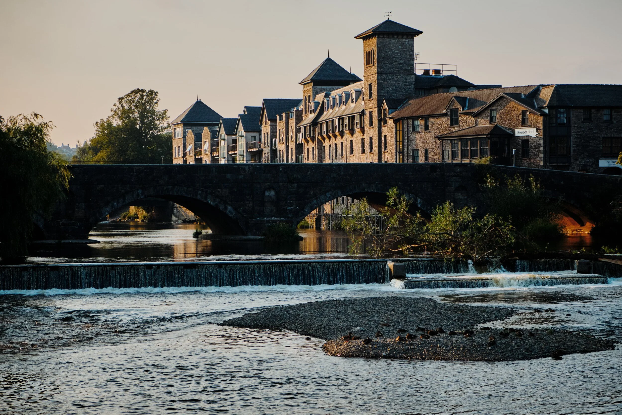  It seems a chunk of tree has been blasted by the recent lightning storms we&rsquo;ve experienced. Now washed down the River Kent and lodged at Stramongate Weir. 