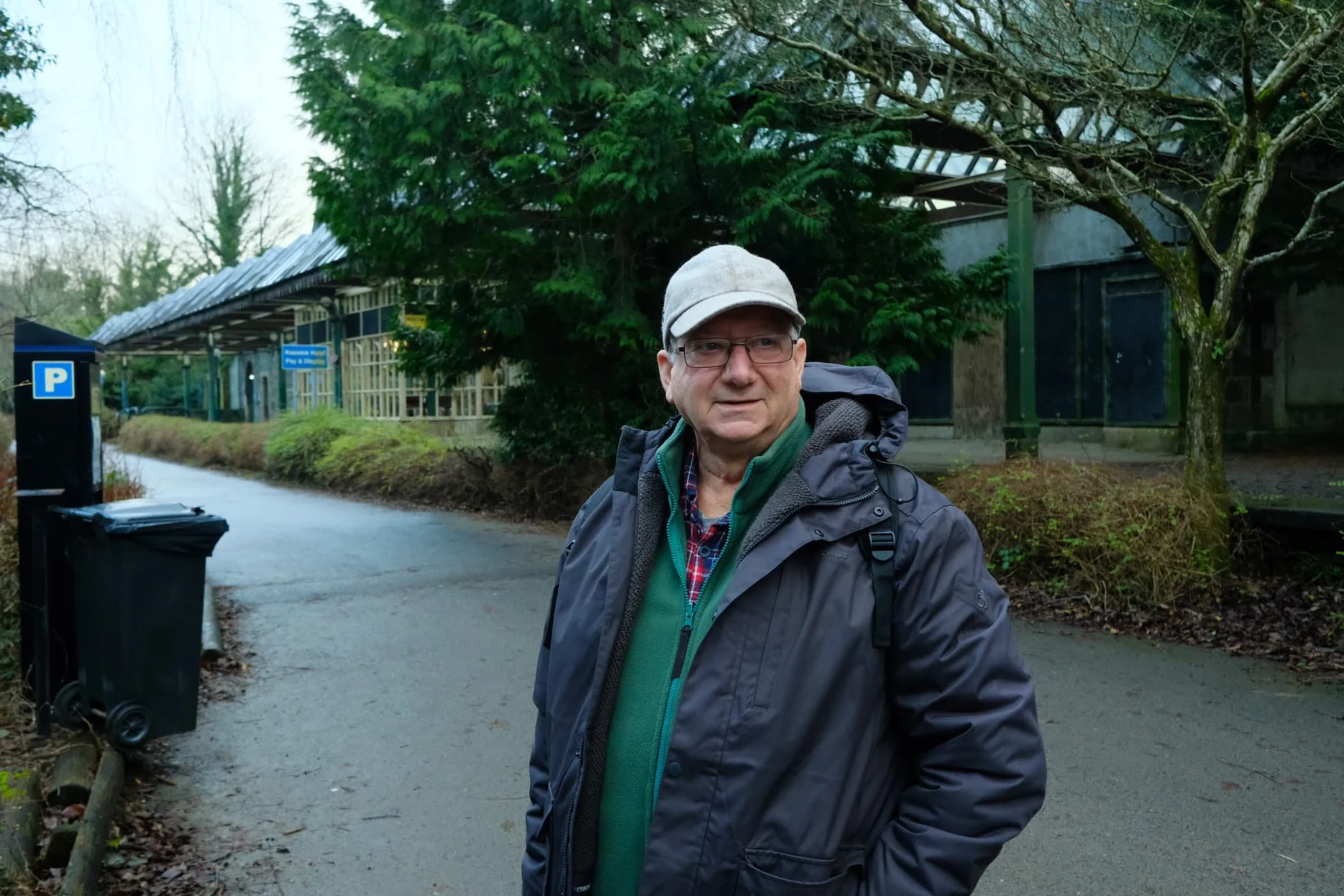  The Keswick–Threlkeld Railway trail starts near Keswick Leisure Centre, alongside the old station. I nabbed a sneaky shot of me Dad. 