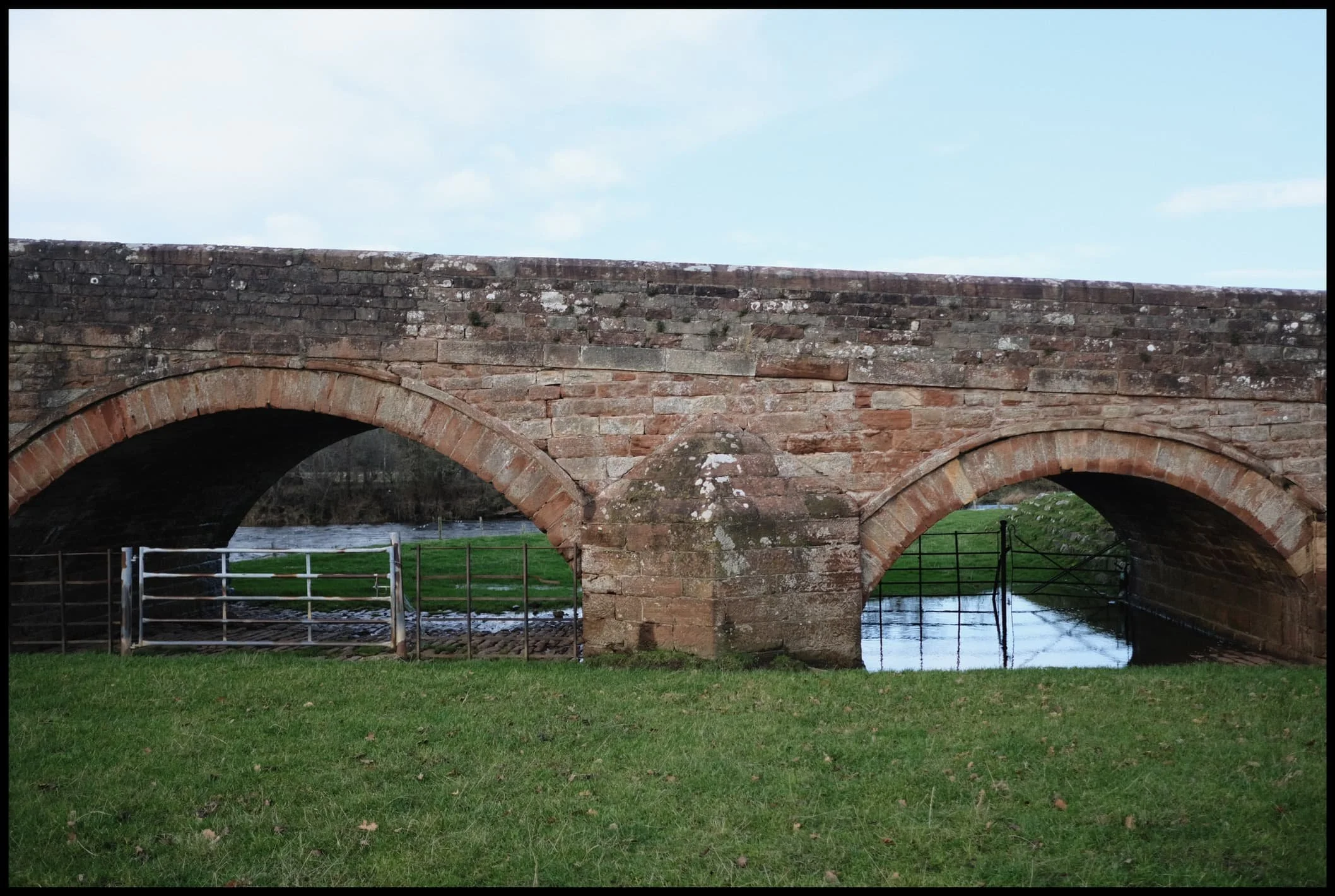  On the Kirkoswald side of the main bridge that spans the River Eden are these &ldquo;dry arches&rdquo; that were, nevertheless, flooded. 