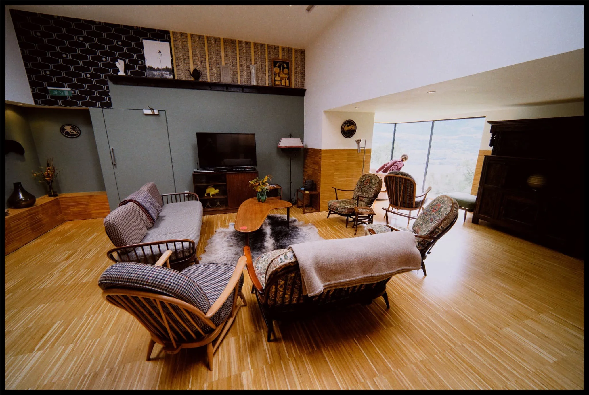  Not a bad place to spend a dark evening in. 