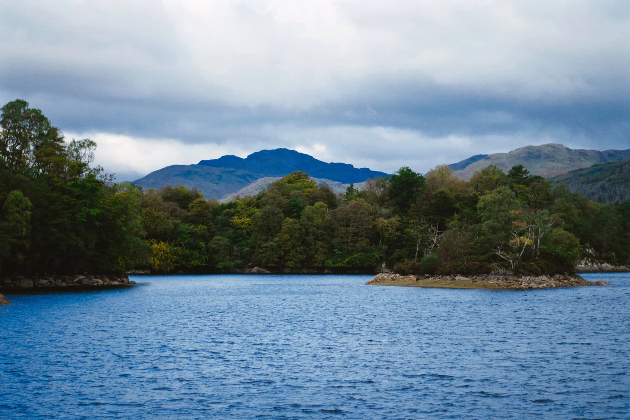  Towards Loch Katrine&rsquo;s eastern shore reside many small islands. They are noteworthy as being able to look back in time for an idea of what a fully forested valley this would&rsquo;ve been. 