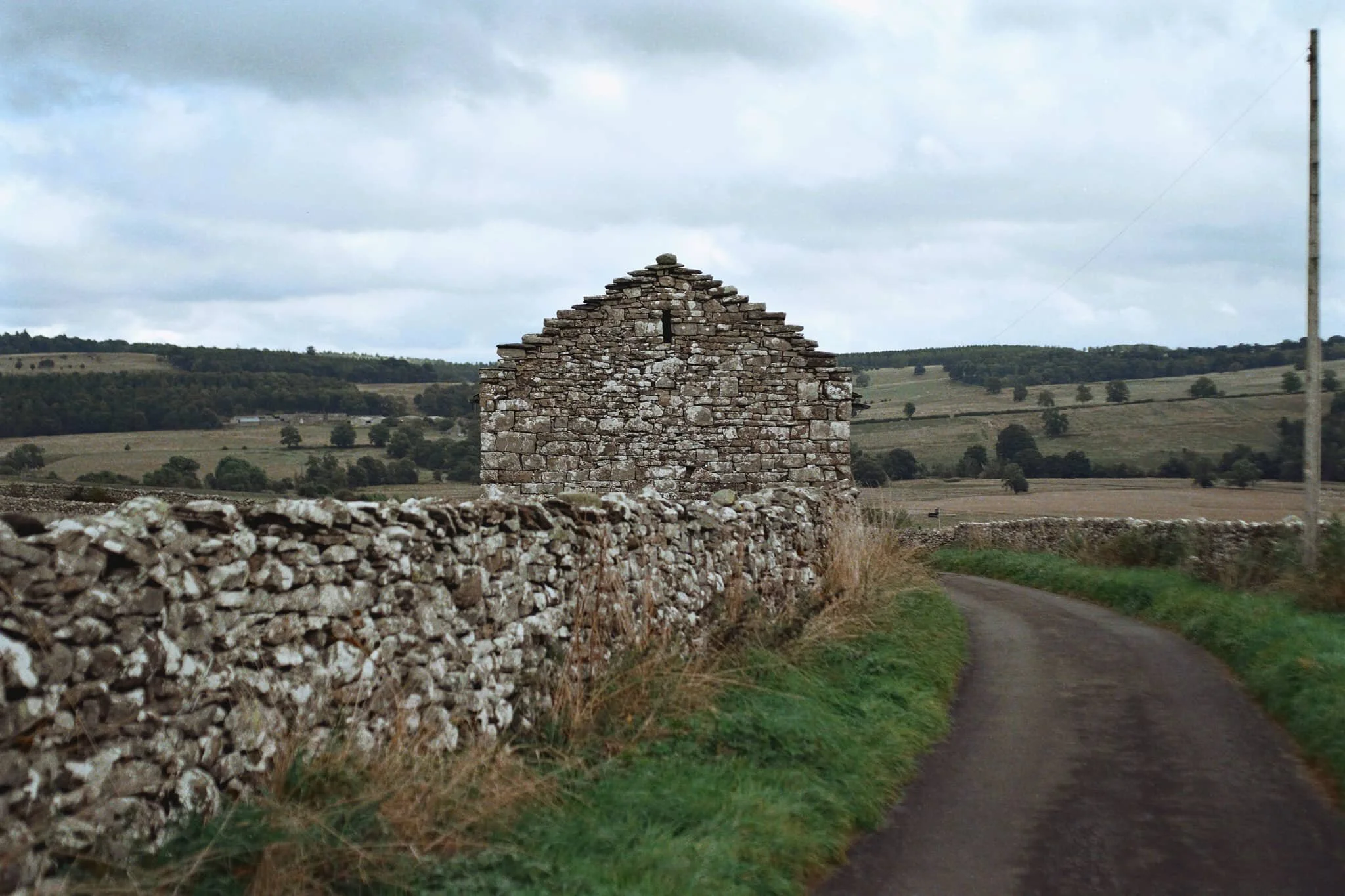  On the way up the bridleway toward Askham Fell, we stop to admire this dilapidated barn. 