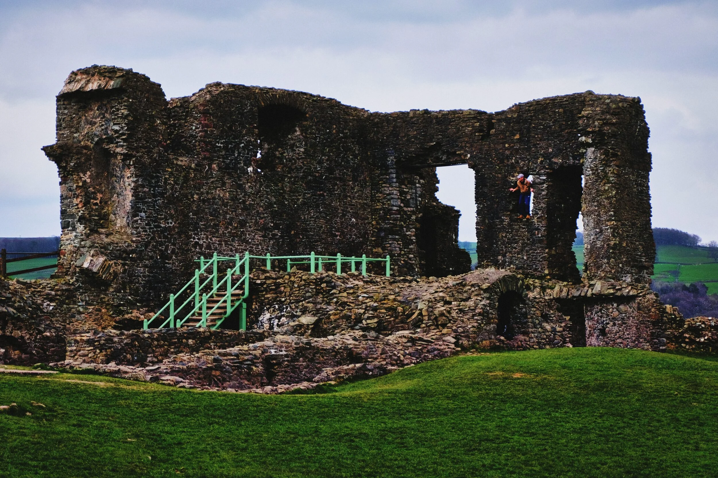  The largest part of the castle that&rsquo;s still standing: the keep and its tower. Modern additions like the stairway have helped people explore the ruins more fully. 