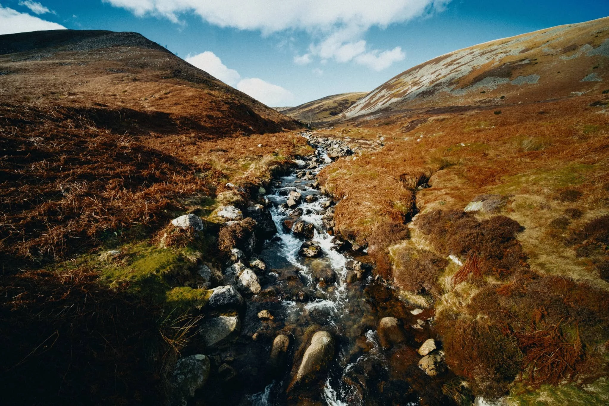  Here we&rsquo;d reached the head of the Mosedale, where Grainsgill Beck and Blackhazel Beck meet. This is Grainsgill Beck, which cuts out a gill on the northern side of Coomb Height. The fell to the right is Milton Hill. Grainsgill Beck saw a lot of mining activity in the 19th and 20th century. 