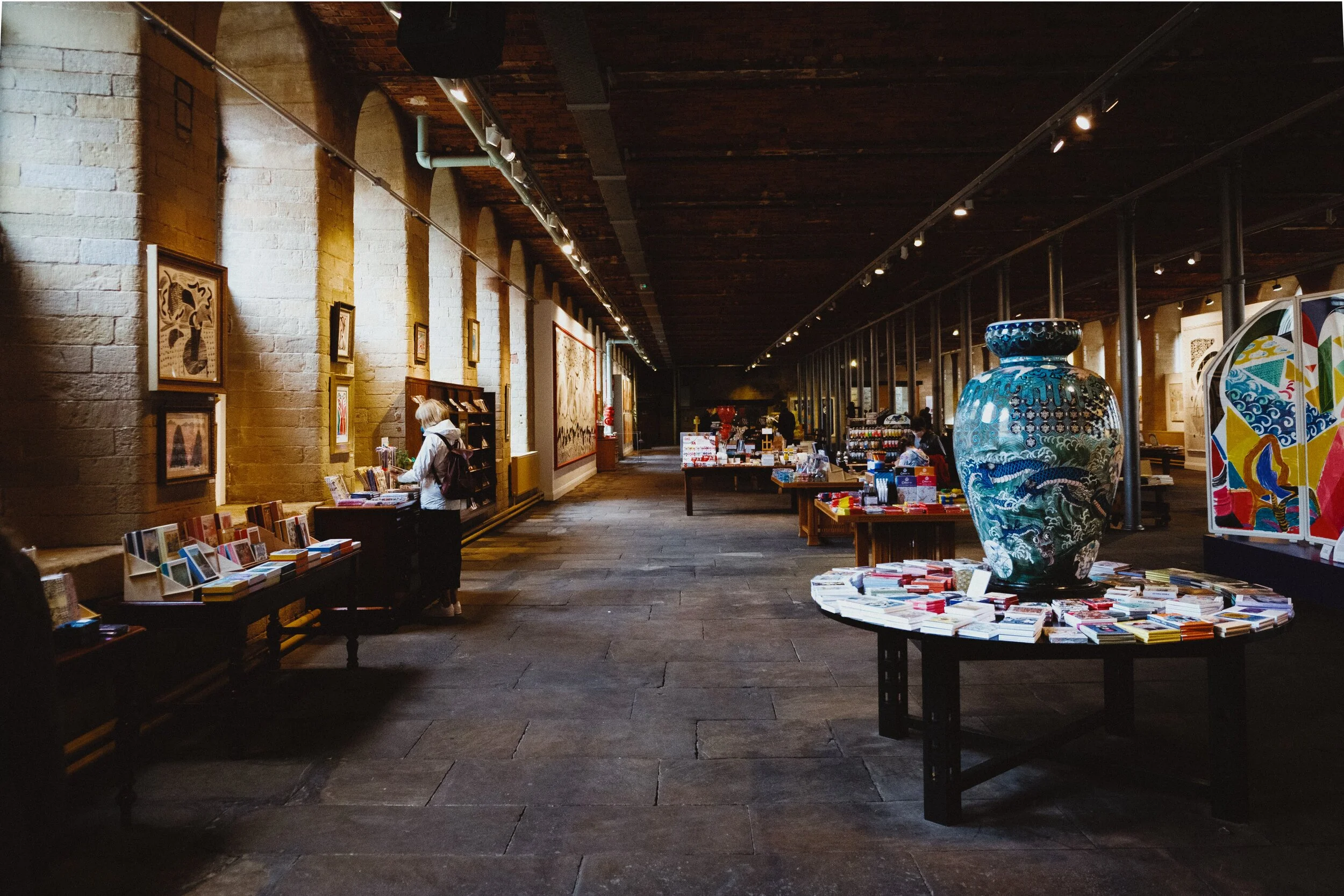  Salts Mill is now a thriving commercial and creative centre, housing the 1853 Gallery, the work of artist David Hockney, the Salts Diner restaurant, a book shop, a café, an arts materials shop, several exhibitions, and many more shops. 