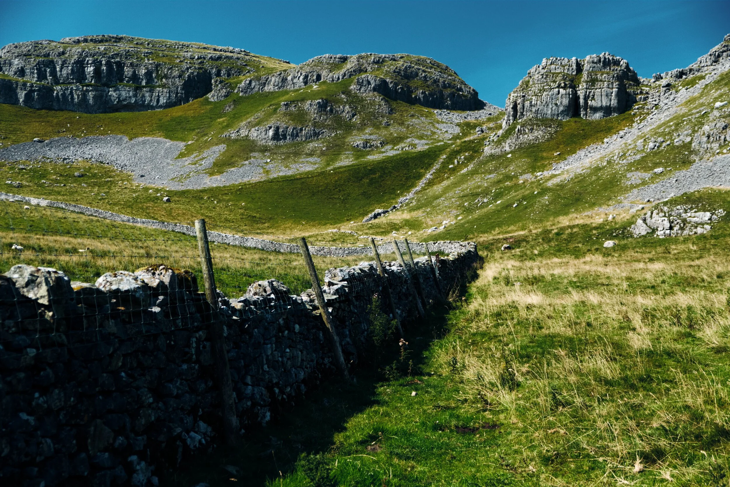 You know me, can&rsquo;t resist a composition involving a drystone wall. Especially if it involves epic crags like these. 