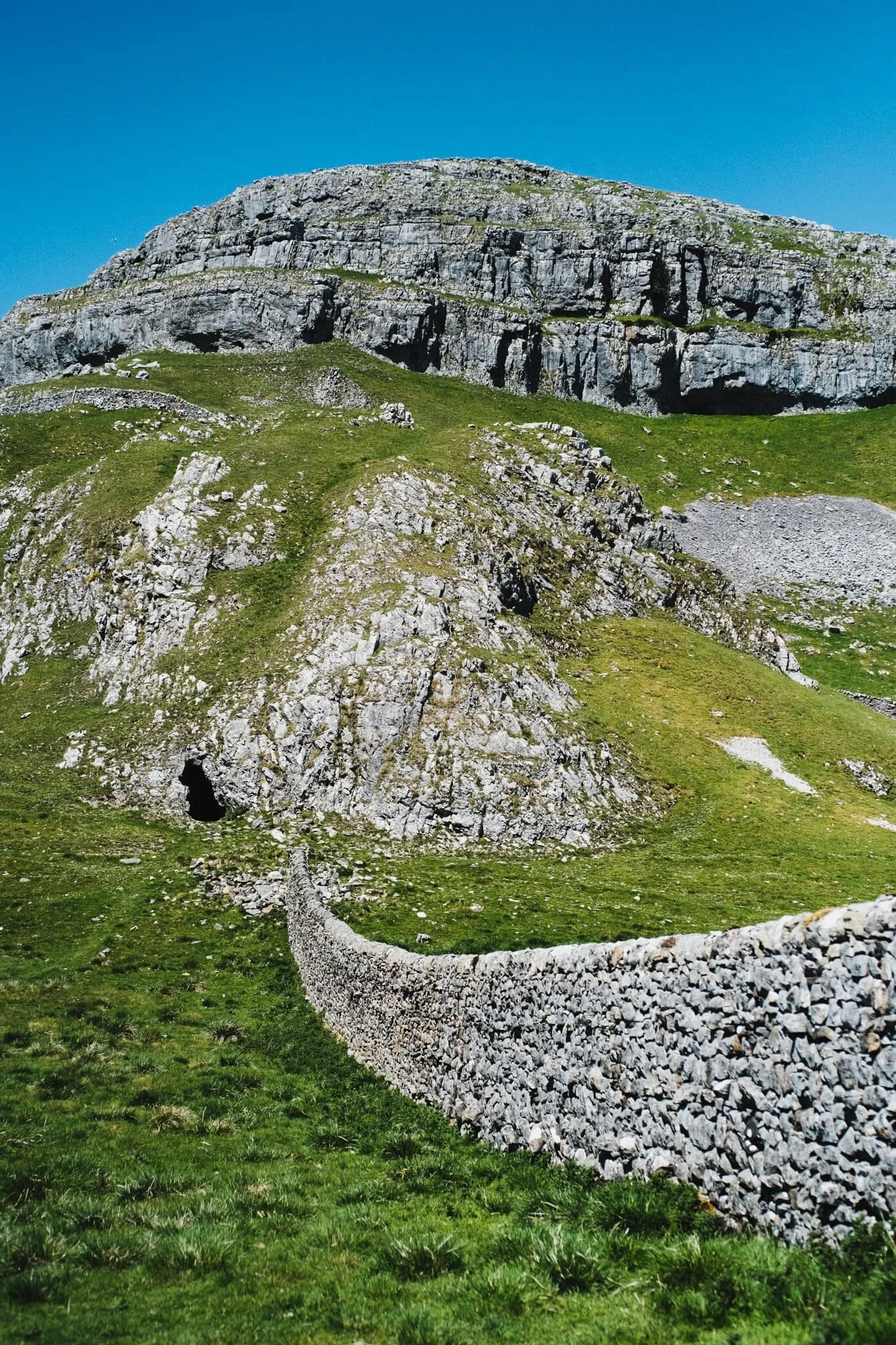  Well… you should know what I&rsquo;m like with drystone walls by now. See that cave, middle-left? That&rsquo;s where we rested for lunch. 
