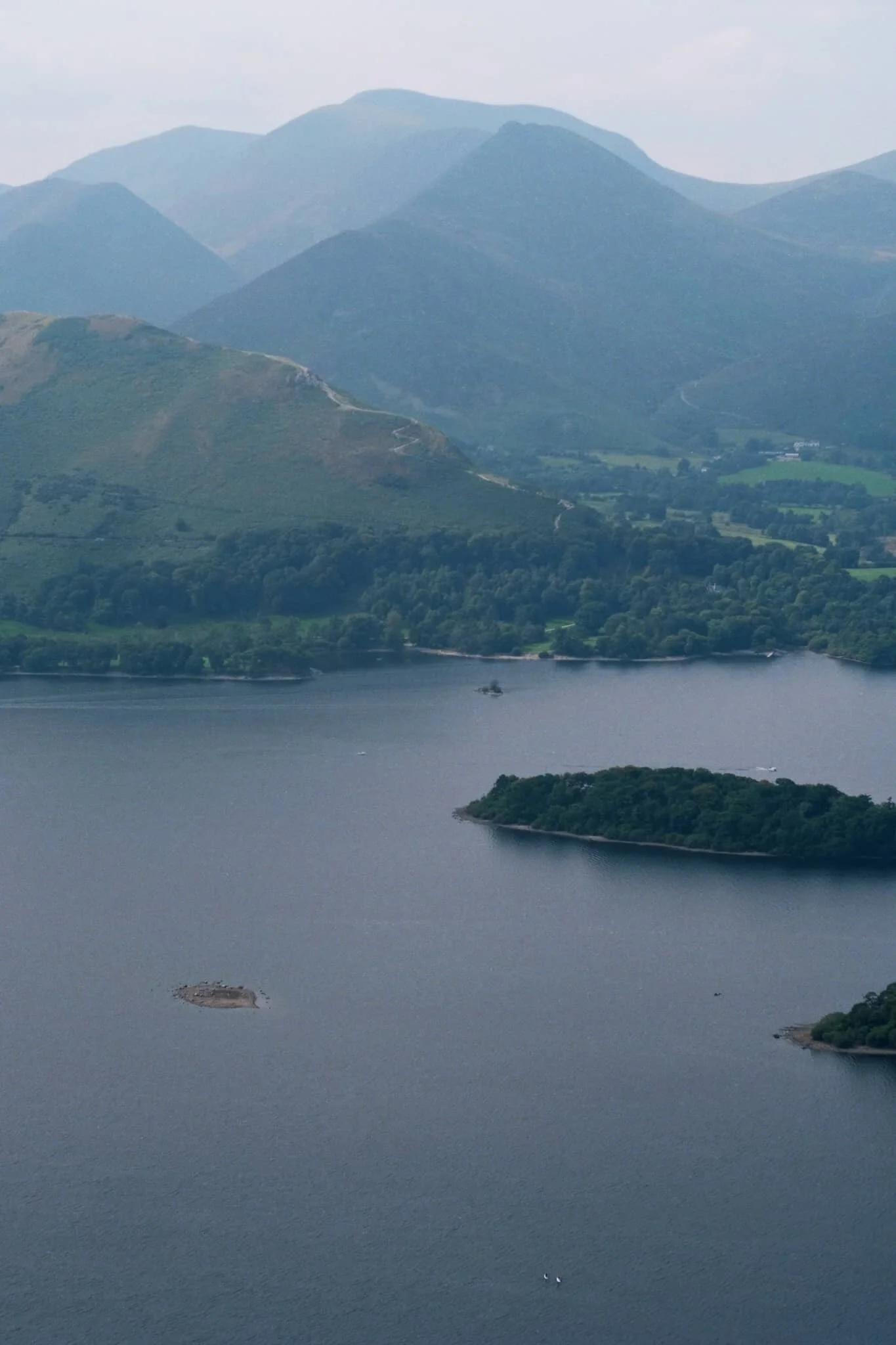  With my 55mm attached, it was time to pick out some smaller scenes amongst the vast panorama. The hazy conditions allowed for a wonderful layering affect with Derwentwater Fells. 
