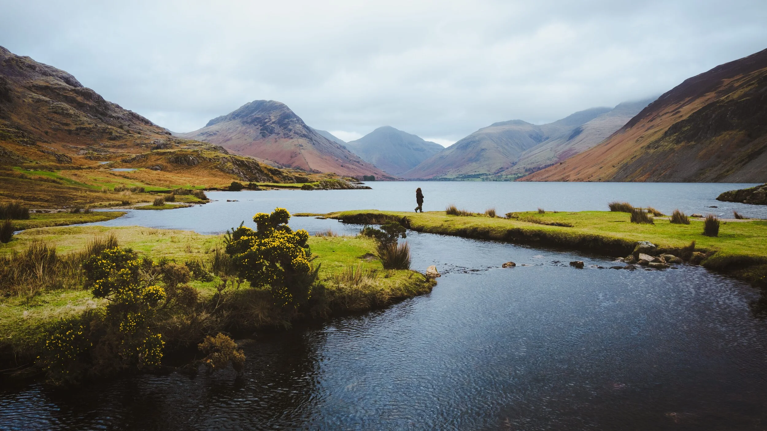  The View that was once voted Britain&rsquo;s Favourite View, shot from roughly halfway along Wastwater&rsquo;s northwestern shore, with my little Lisabet exploring the waters. 