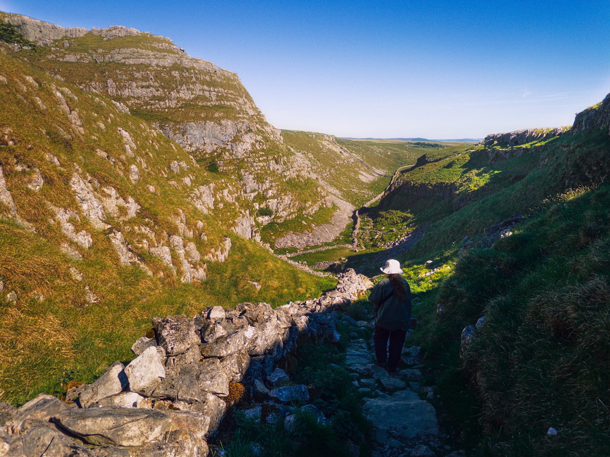 We located the trail down the Dry Valley, gingerly navigating the rather dilapidated state of the footpath’s paving. Here, the full extent of the Watlowes Dry Valley is revealed.