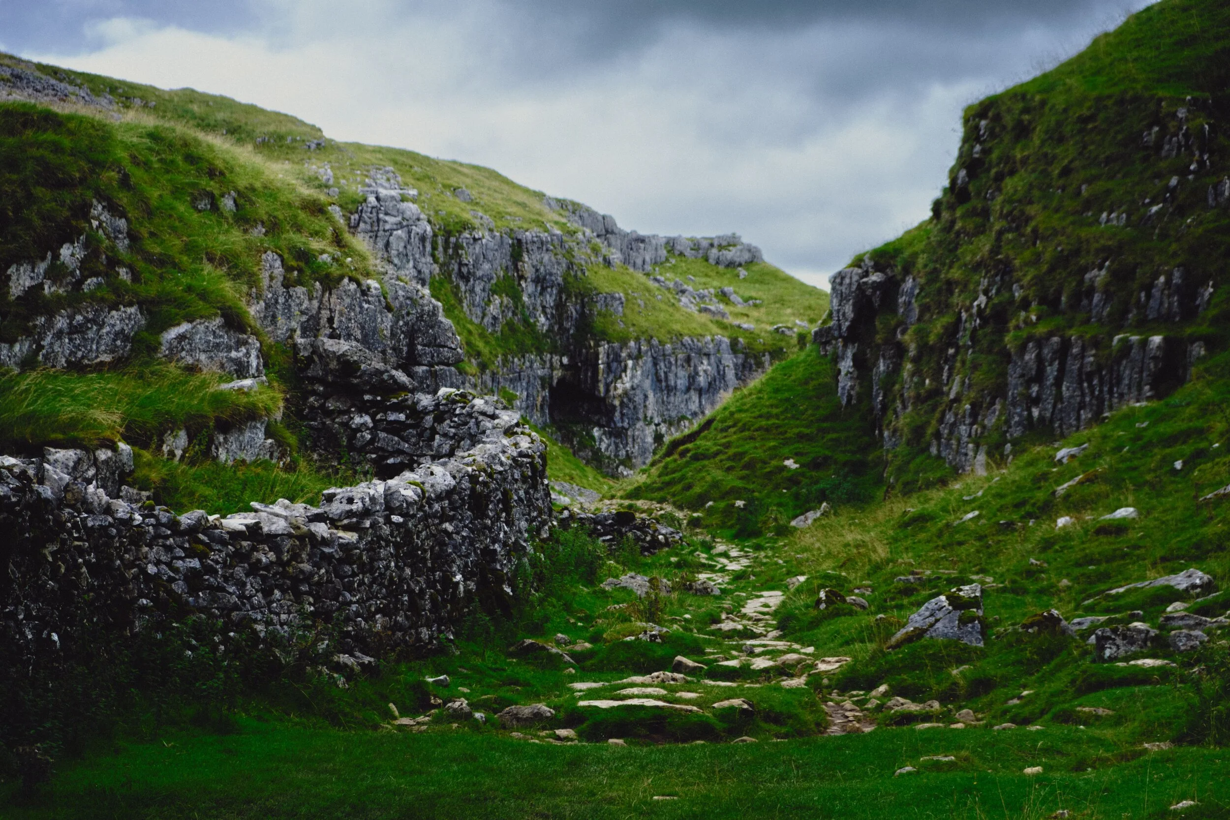  The gorge deepens and narrows. 