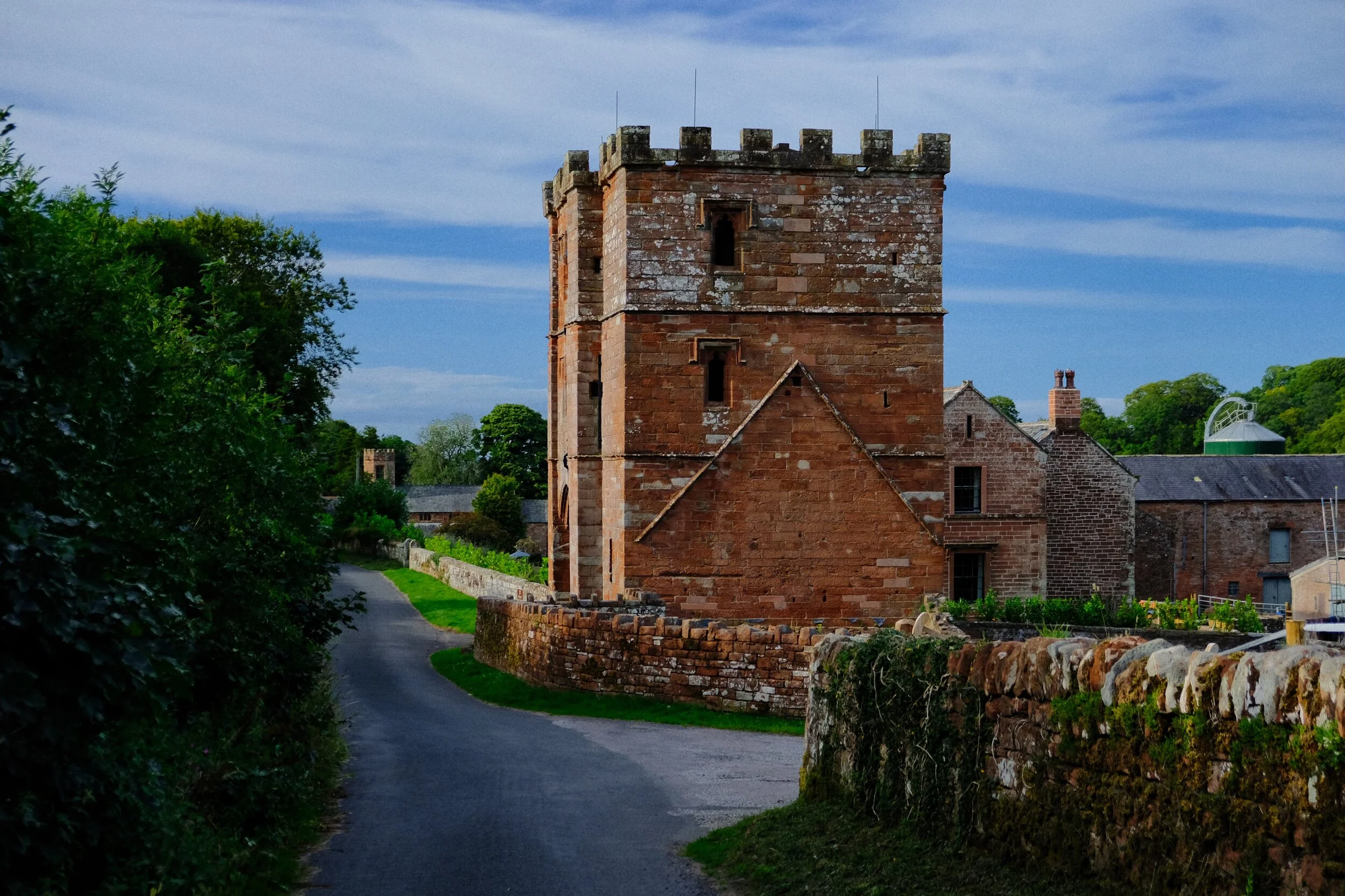  There&rsquo;s been a Benedictine Priory in Wetheral since the 1100s, but nowadays only the Gatehouse remains, which was probably built in the 1400s. These days it&rsquo;s looked after by English Heritage (Velvia, ISO800, f/3.6, 1/1000secs. @ 39mm) 