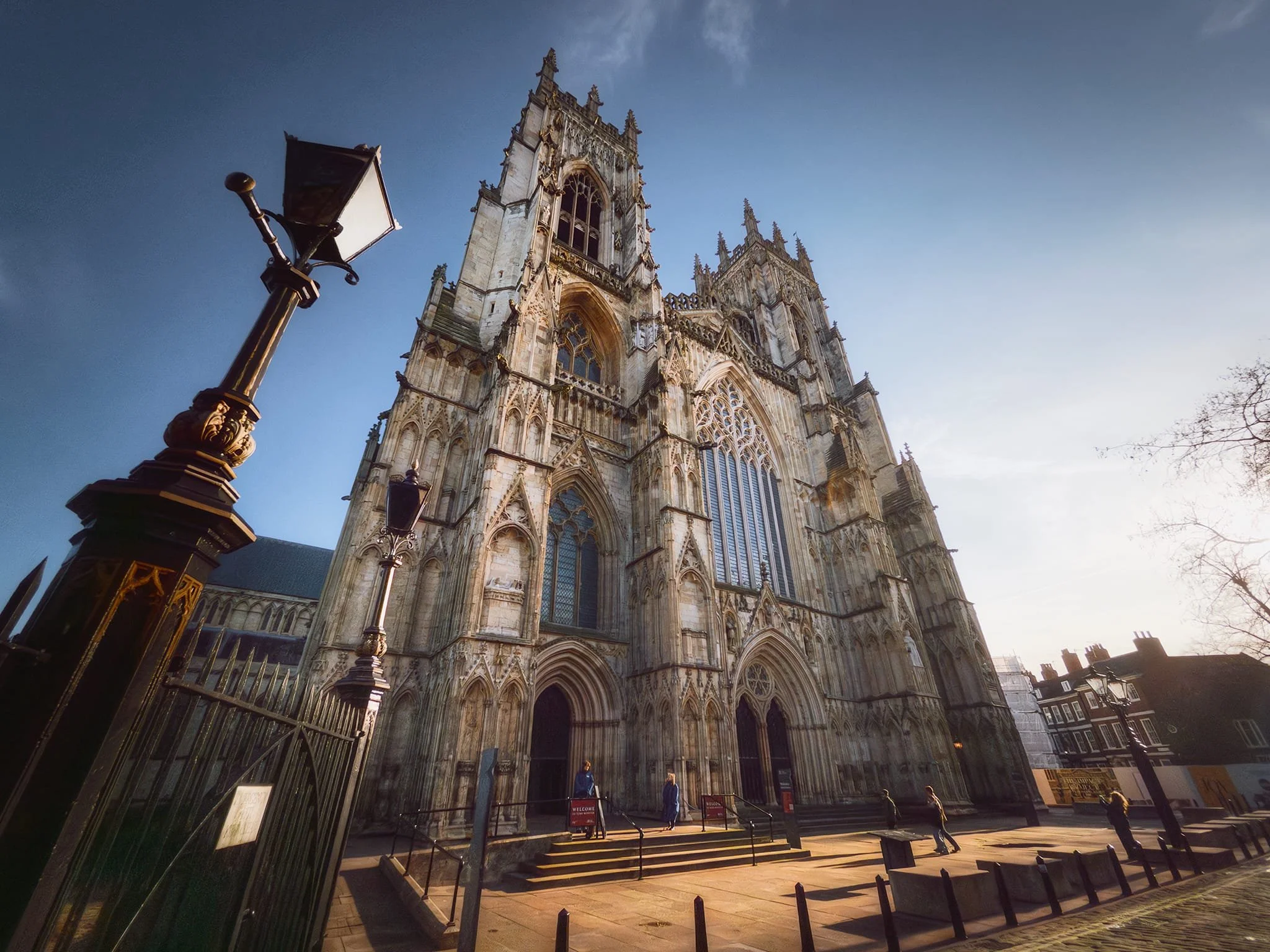  The imposing and awe-inspiring site of York Minster. Isn&rsquo;t it ridiculous? Its origins date to a wooden church built in 627 AD for King Edwin&rsquo;s baptism, evolving through successive Saxon, Viking, and Norman rebuilds before Archbishop Walter de Gray initiated the present Gothic cathedral in 1220 CE. It took 250 years to build. It has survived the 1407 tower collapse, Reformation iconoclasm, Civil War siege, and devastating fires in 1829, 1840, and 1984. 